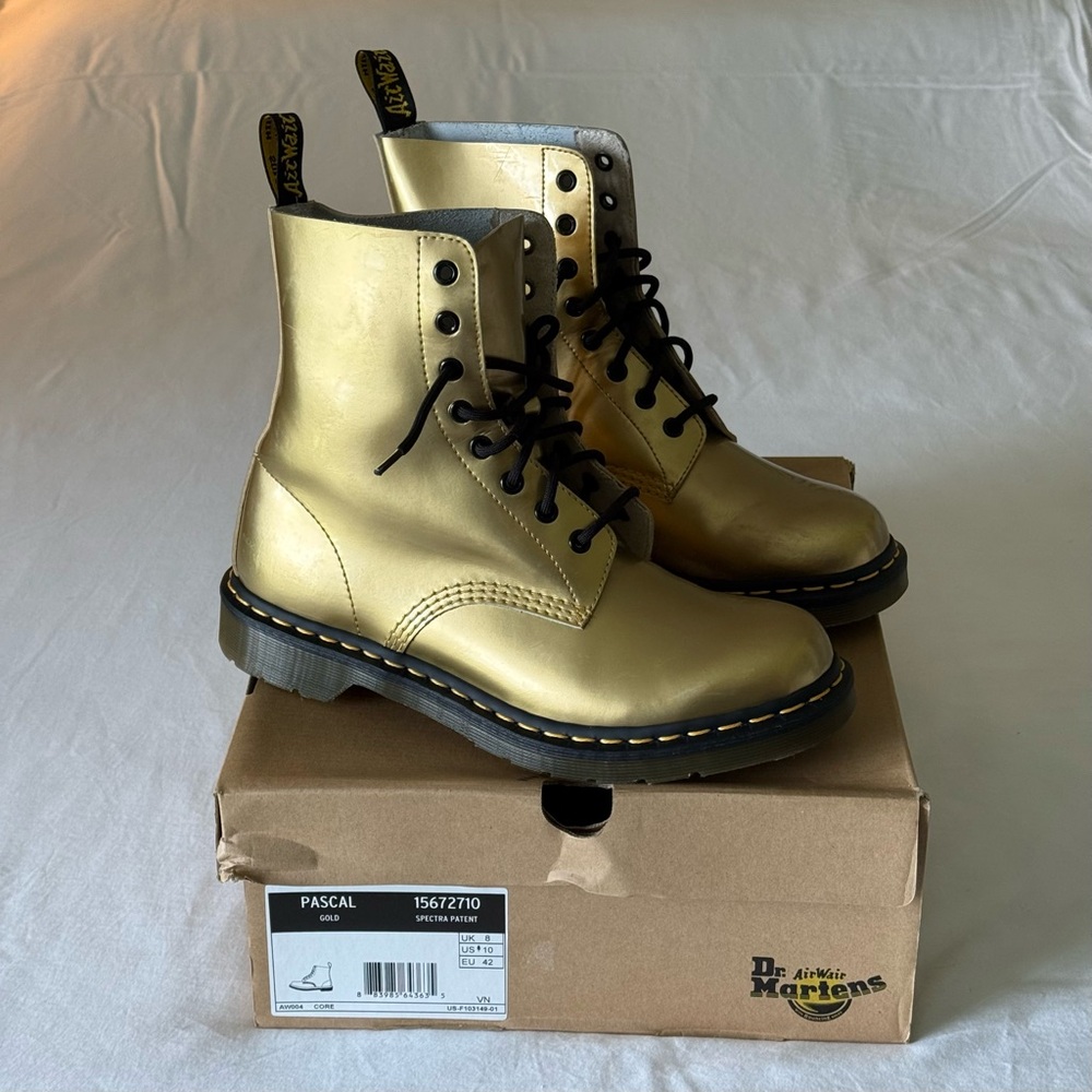 NWT Rare Dr. Martens Metallic Gold Patent Leather Boots - Women’s Size 10